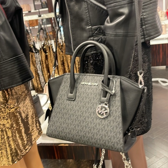 MICHAEL KORS
Avril Small Logo Top-Zip Satchel
COLOR BLACK
NWT - Picture 13 of 16